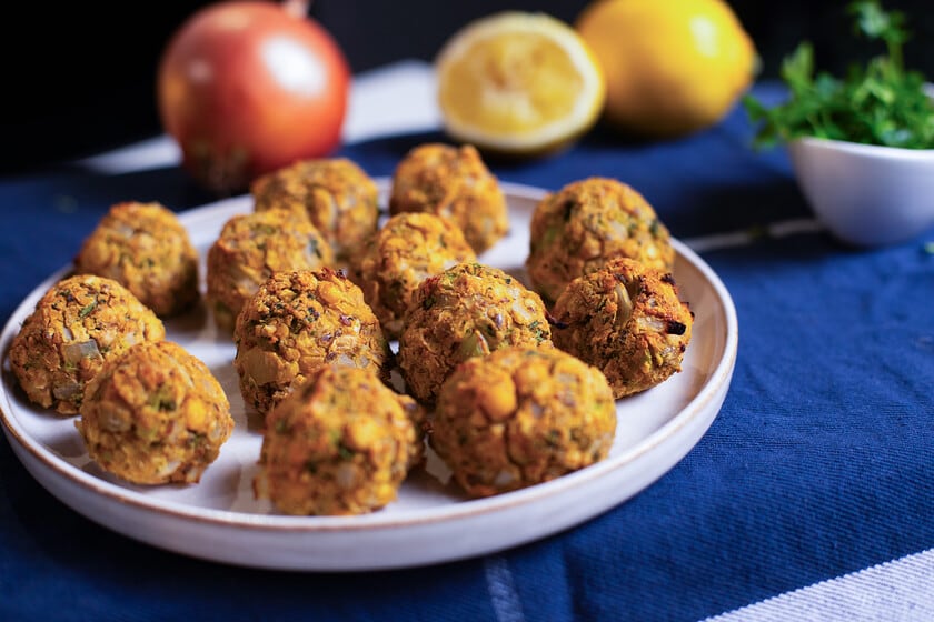 Bolitas de brócoli y garbanzos: una cena vegana que se arma sin complicaciones
