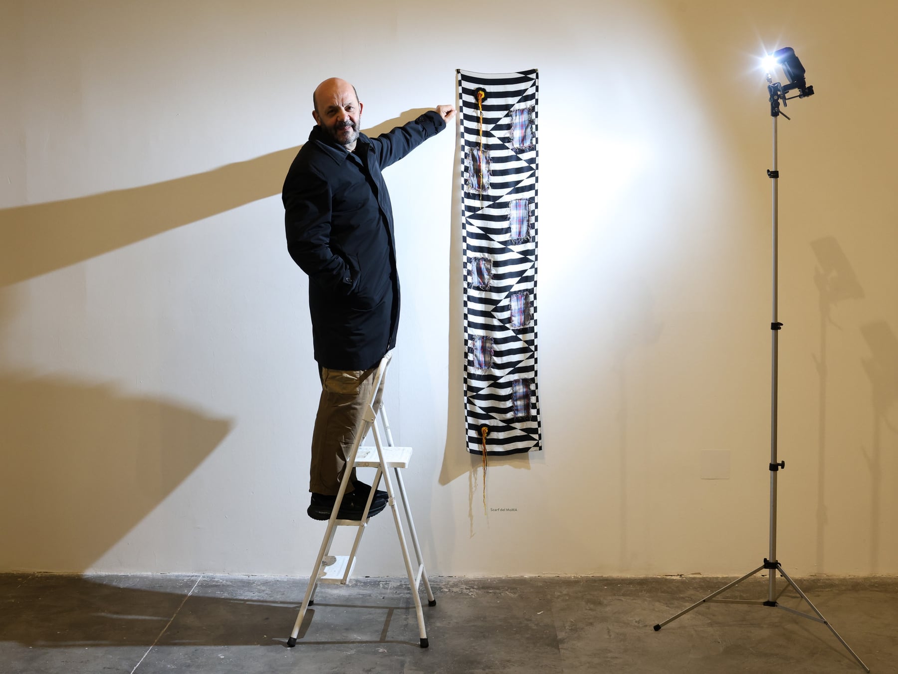 Marcelo Pombo transforma residuos domésticos en una nueva muestra en La Boca