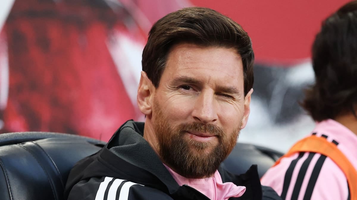 New York Red Bulls venció a Inter Miami con un gol en contra y Messi.expectante desde el banco
